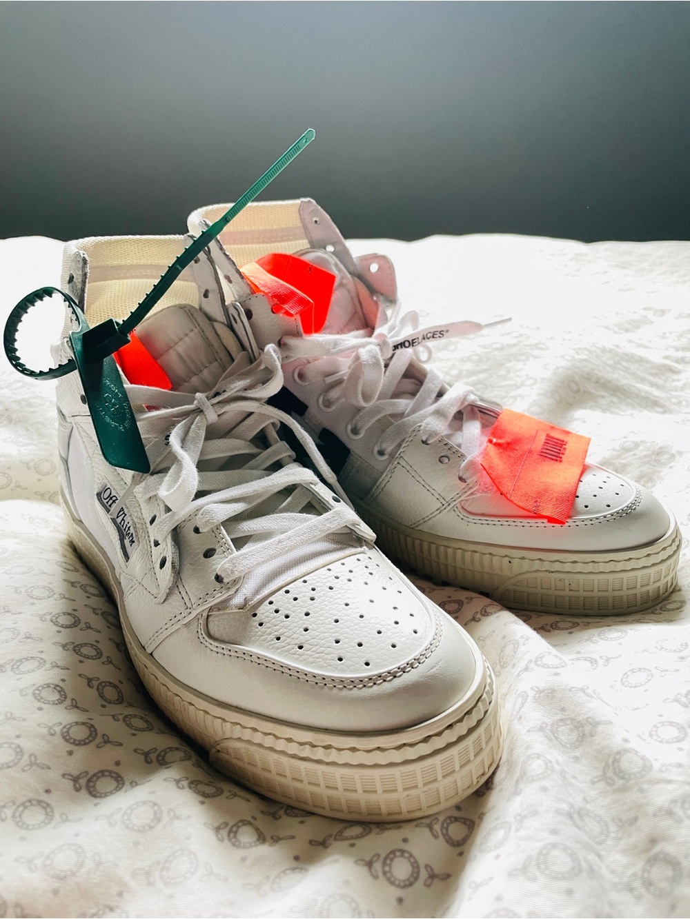 Off-White 3.0  White High-Top Sneakers with Green Zip Tie and Orange Tags 39 EUR